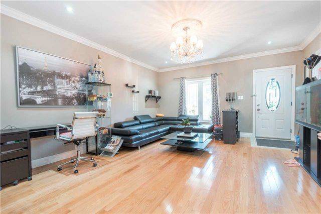 Toronto C01, ON M6J 2P4,174 Bellwoods AVE