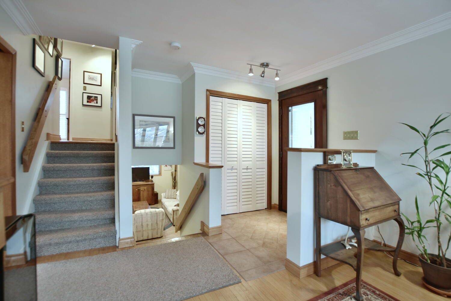 Collingwood, ON L9Y 3A1,24 Ferguson RD