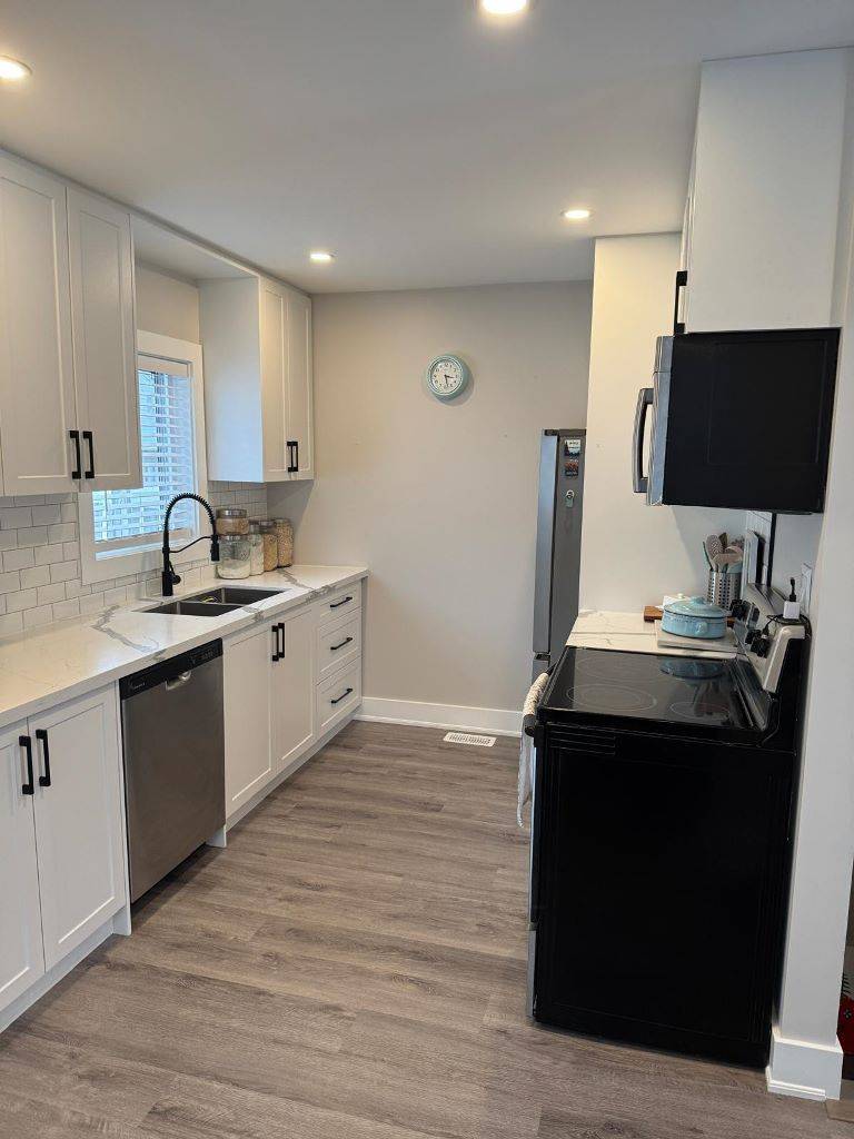 Midland, ON L4R 5C1,334 ROSE CRES