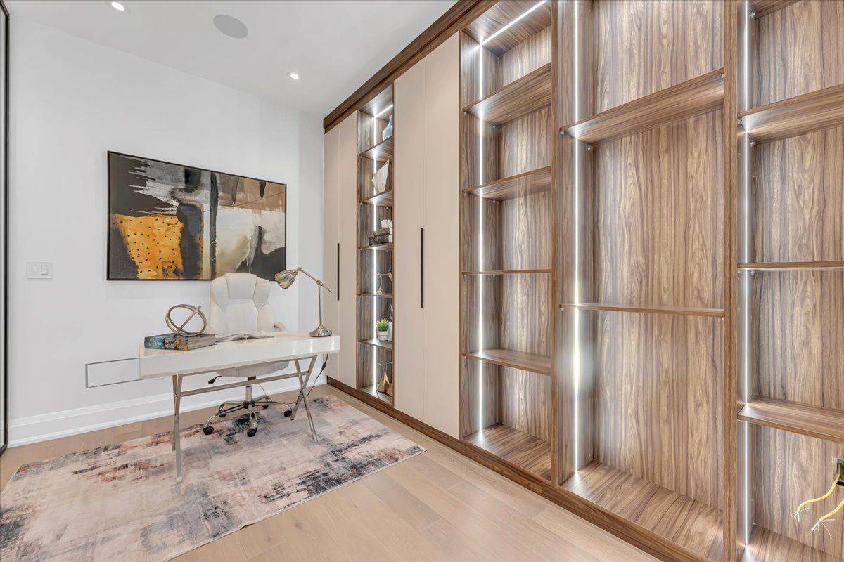 Mississauga, ON L5A 2L3,2572 Edenhurst DR