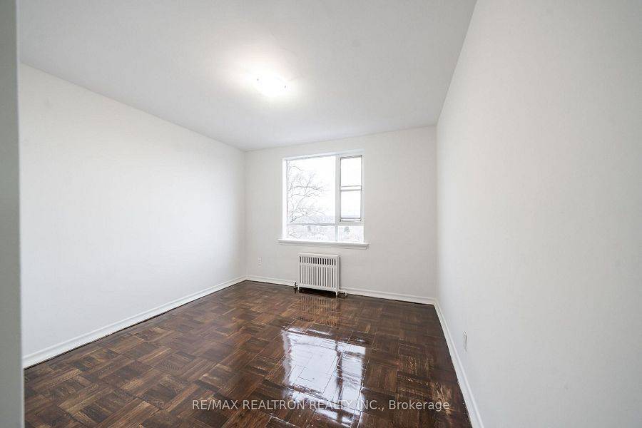 2515 Eglington AVE W #107, Toronto W03, ON M1K 2R1