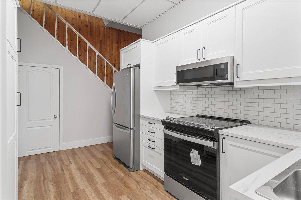 Meaford, ON L9Y 1M3,29 SYKES ST N #201
