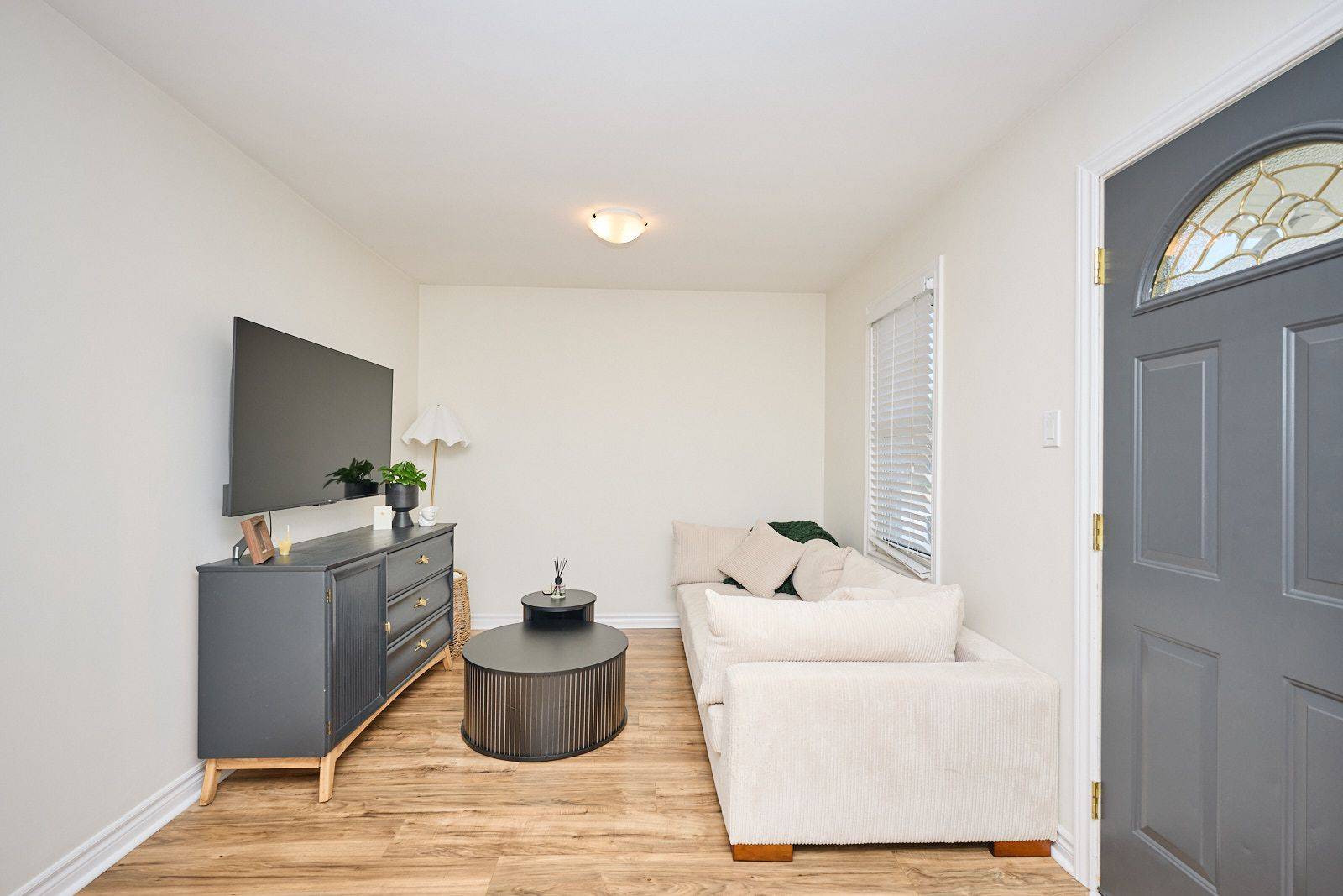 Port Colborne, ON L3K 4E9,82 King ST