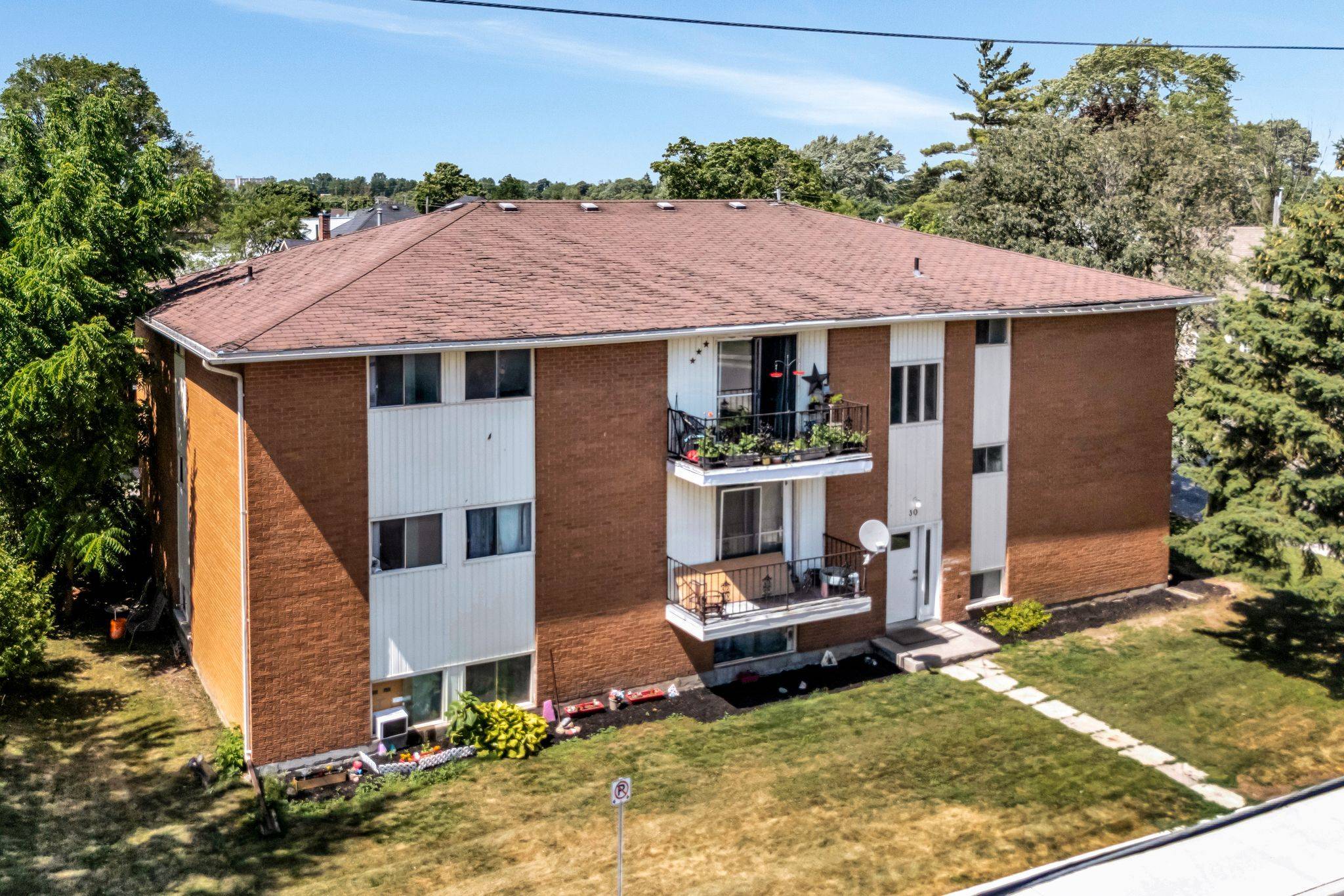 30 Henry ST, Belleville, ON K8N 1N2