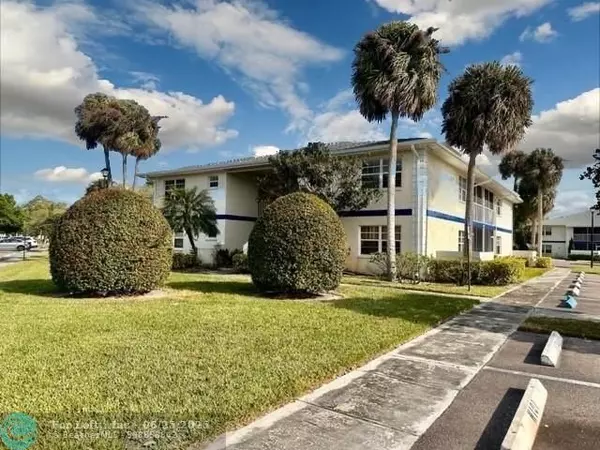 1512 SE Royal Green Cir #201, Port St Lucie, FL 34952