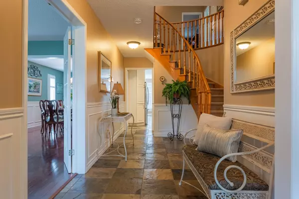 Mississauga, ON L5M 3E5,2054 Teeside CT