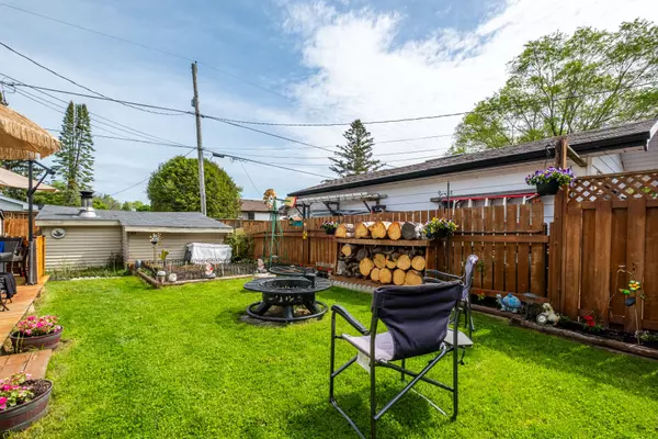 Loyalist, ON K7N 1P5,3 Deerfield ST