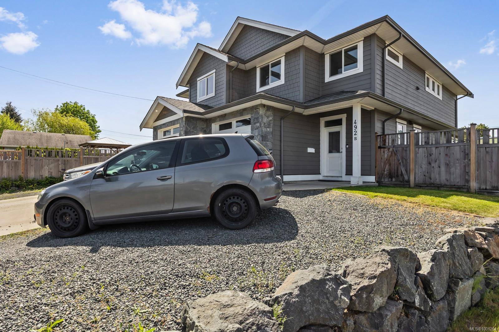 492 17th St #B, Courtenay, BC V9N 7P1