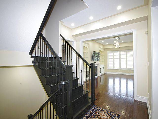 Brampton, ON L6X 0Y1,15 Interlacken DR