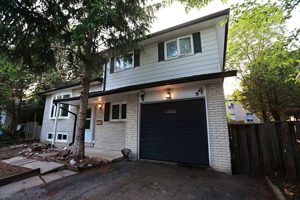 Burlington, ON L7P 2V8,1379 Christina CT