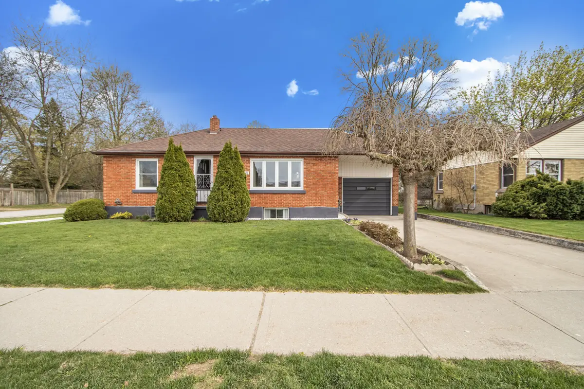 Strathroy-caradoc, ON N0L 1W0,711 Bowan ST