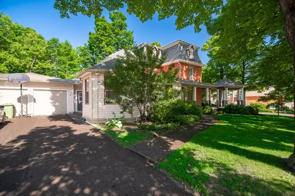 Pembroke, ON K8A 3C7,318 Esther ST