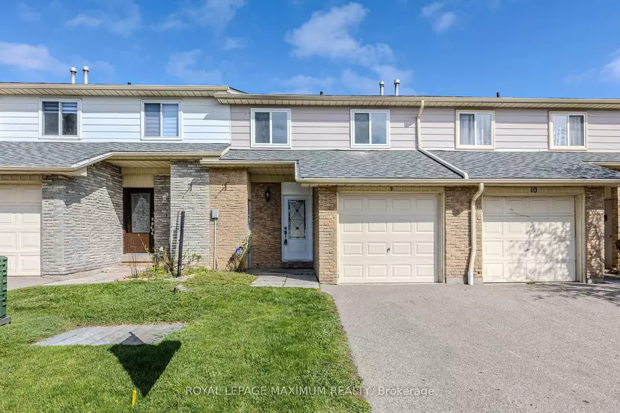 50 Blackwell AVE #9, Toronto E11, ON M1B 1K2