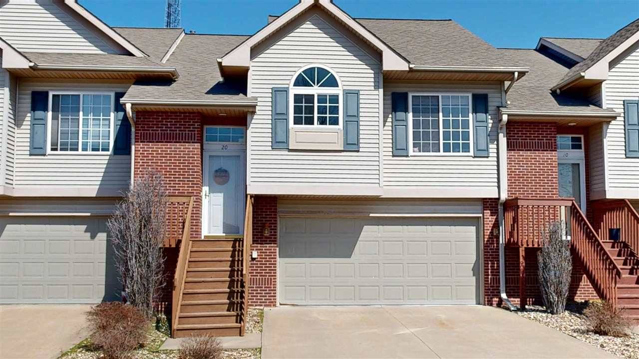 20 Deboer Ln, North Liberty, IA 52317