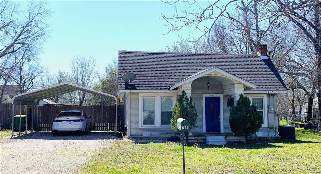 706 W Navasota Street, Groesbeck, TX 76642