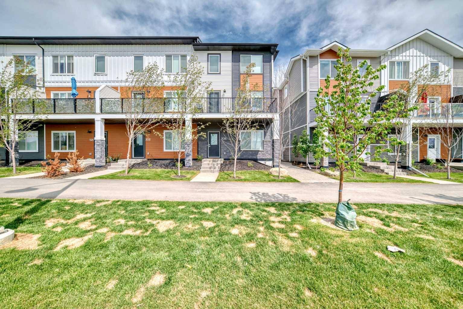 206 Creekstone DR Southwest, Calgary, AB T2X 5L1