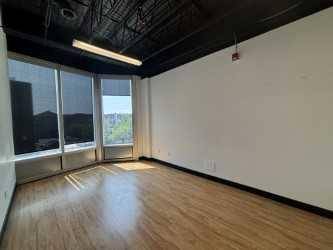 Calgary, AB T2S 0B1,524 17 AVE SW #300