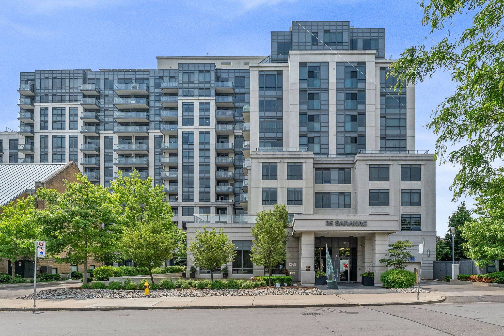 Toronto C04, ON M6A 2G5,35 Saranac BLVD #907