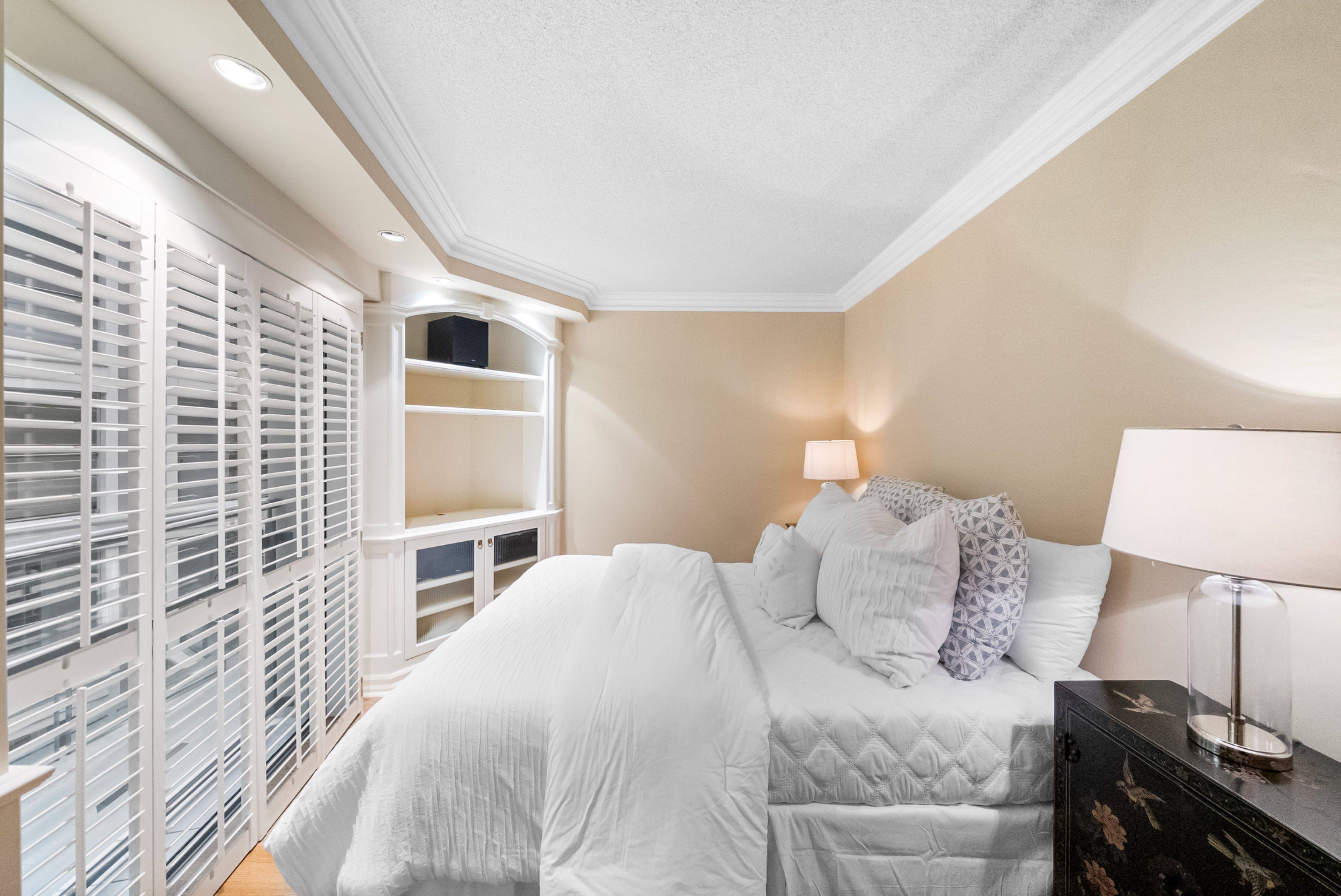 Toronto C04, ON M4N 3R6,2727 Yonge ST #308