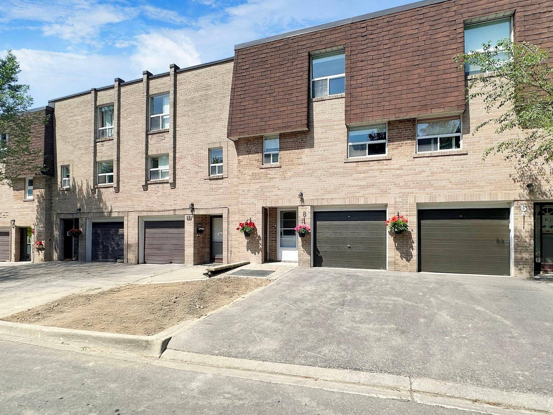 Toronto C15, ON M2J 1K8,8 Village Greenway N/A