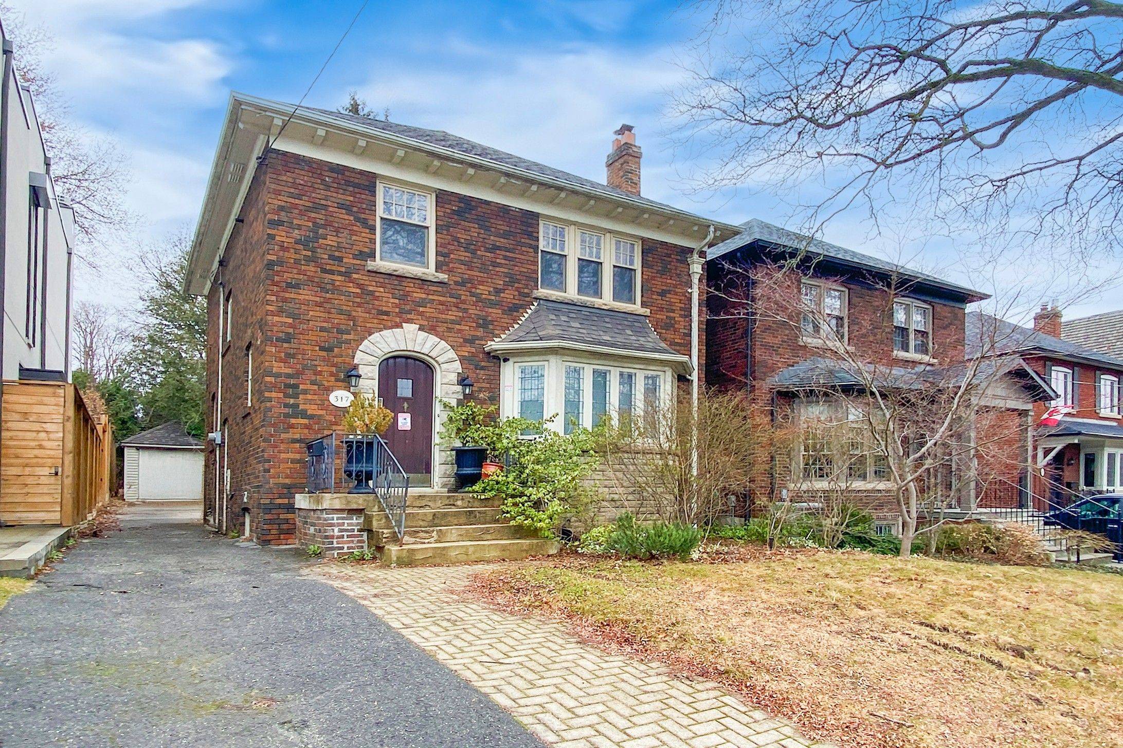 Toronto C03, ON M5P 2M7,317 Warren RD