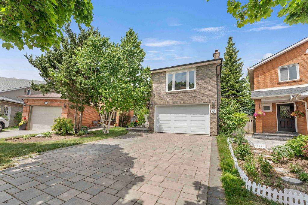 Richmond Hill, ON L4C 5X1,8 McNairn CT