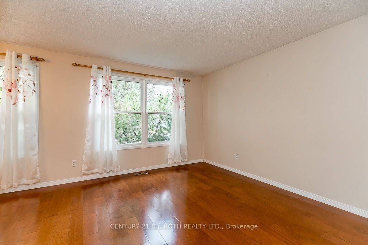 Barrie, ON L4M 5P9,11 Cartwright DR #Upper