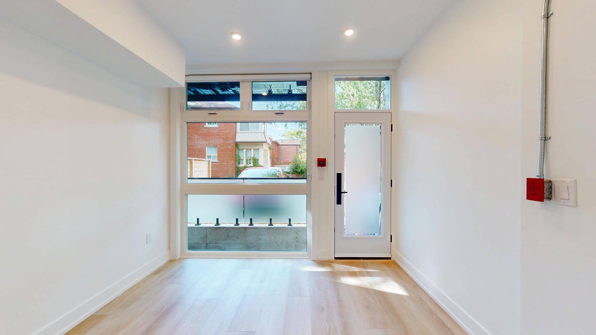 Toronto W02, ON M6S 2C6,656 Annette ST #102