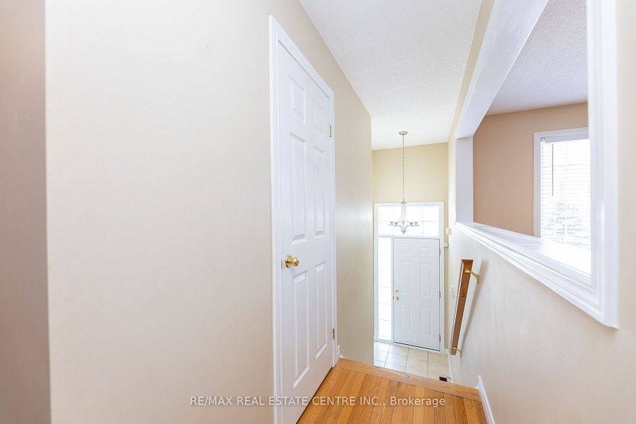 Oakville, ON L6M 5J8,2280 Baronwood DR #14