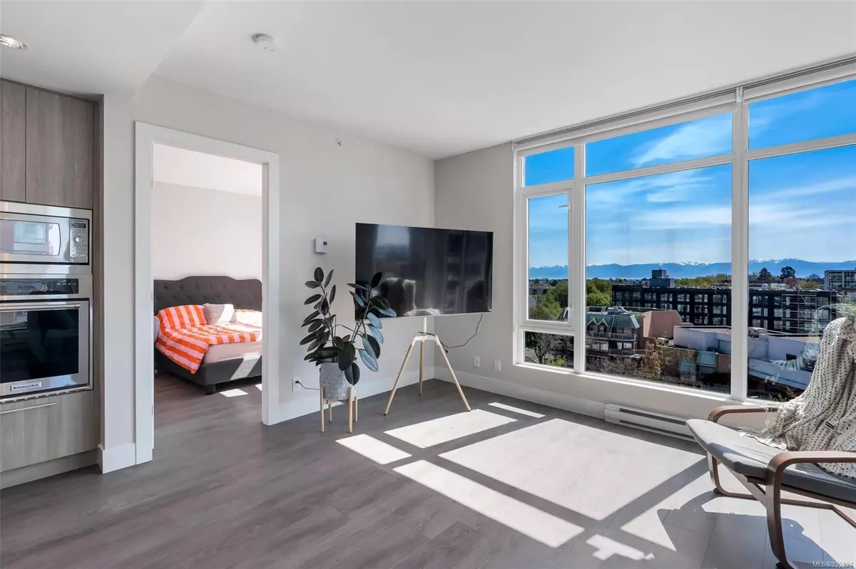 Victoria, BC V8V 3M3,960 Yates St #703