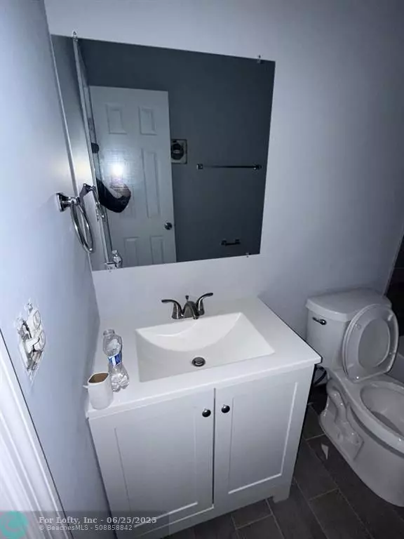 Pompano Beach, FL 33064,403 NW 32nd Ct #202