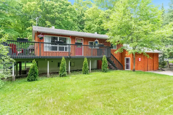 1474 Champlain RD, Tiny, ON L9M 0C1