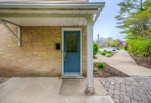 Burlington, ON L7M 3Z3,2110 Cleaver AVE #245