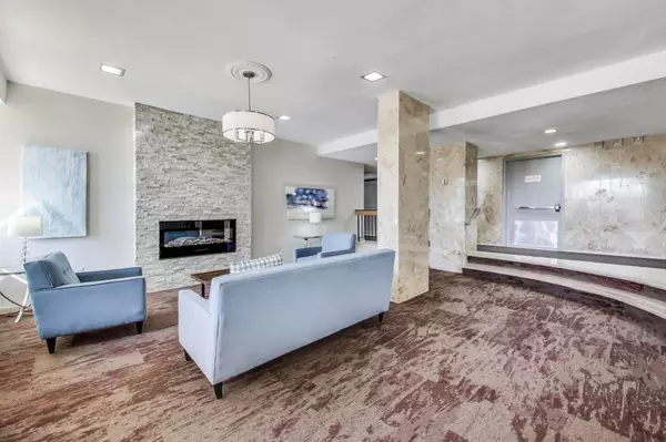 Toronto W09, ON M9R 2M7,44 Longbourne DR #1008