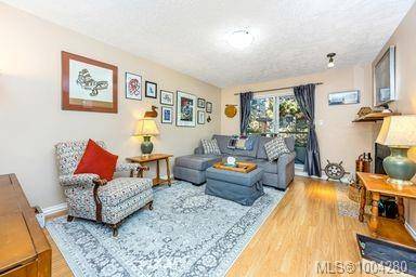 Saanich, BC V8X 2R9,940 Inverness Rd #203