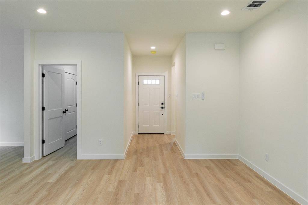 Dallas, TX 75223,4819 Dolphin Road