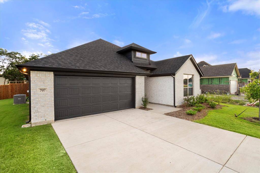 Italy, TX 76651,707 Escovedo Drive