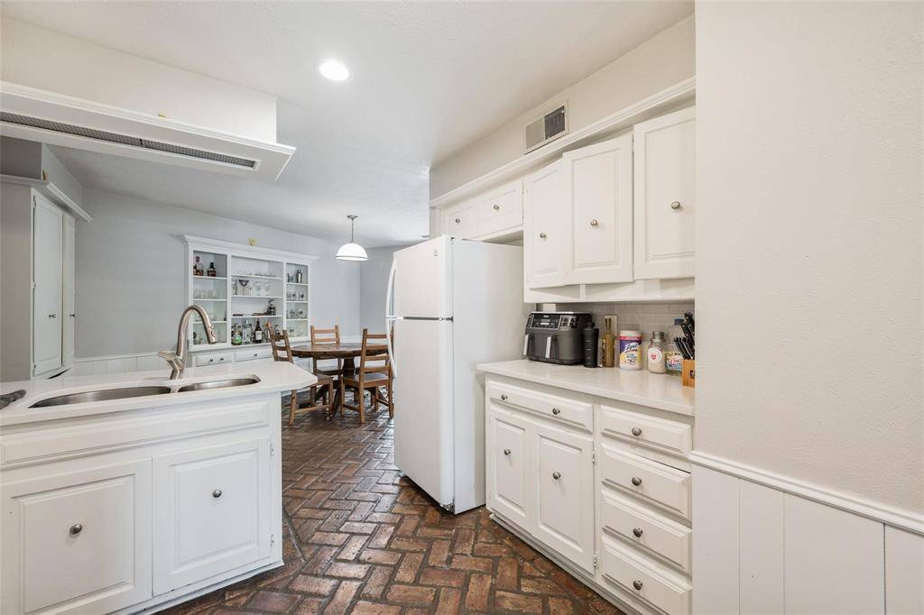 Dallas, TX 75214,6129 Glennox Lane