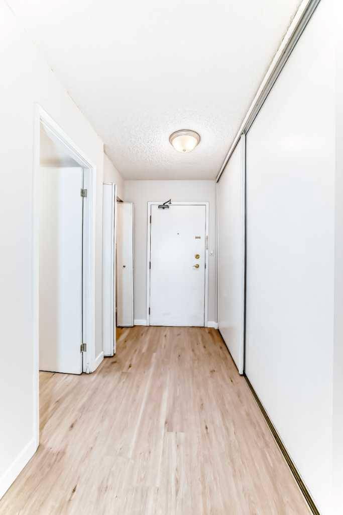 Calgary, AB T3C 3R9,1334 12 AVE SW #508