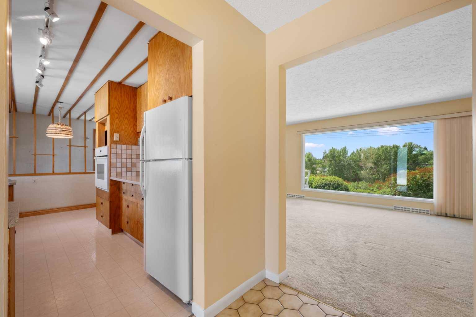 Calgary, AB T3E 4H6,21 Glenview CRES SW