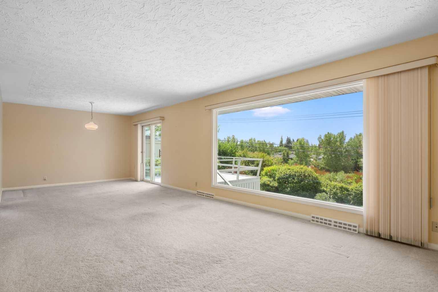 Calgary, AB T3E 4H6,21 Glenview CRES SW