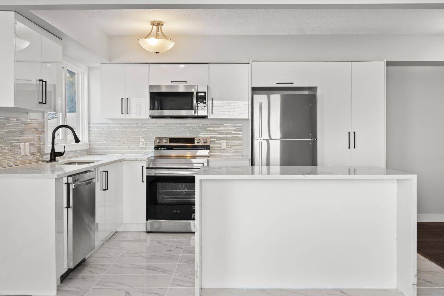Calgary, AB T2T 0T7,1508 23 AVE Southwest #104