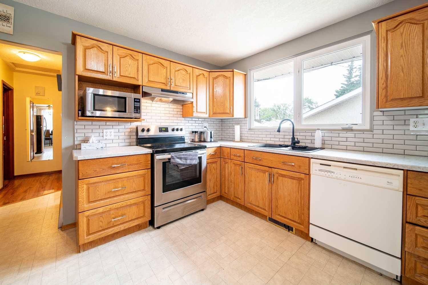 Wainwright, AB T9W 1C1,718 7 AVE