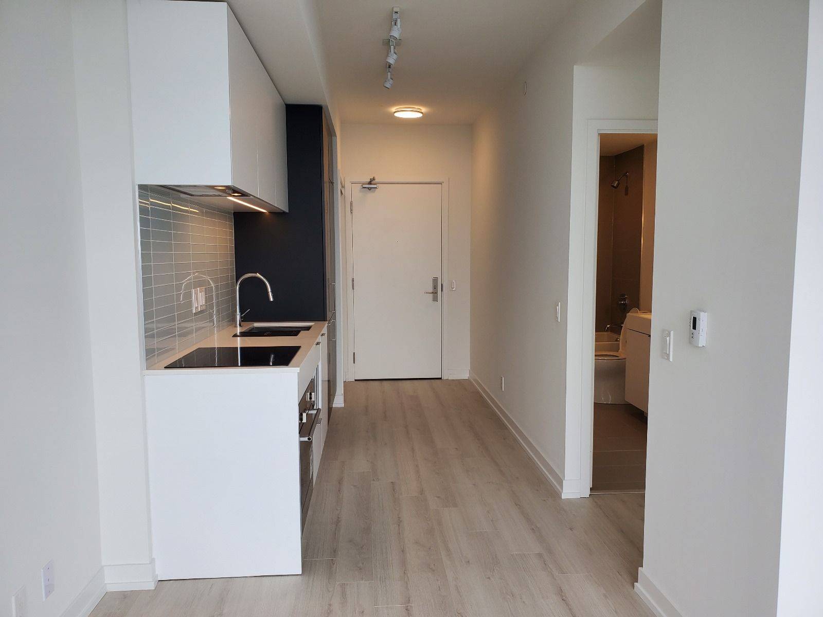 Toronto C03, ON M4R 0A4,33 Helendale AVE #2411