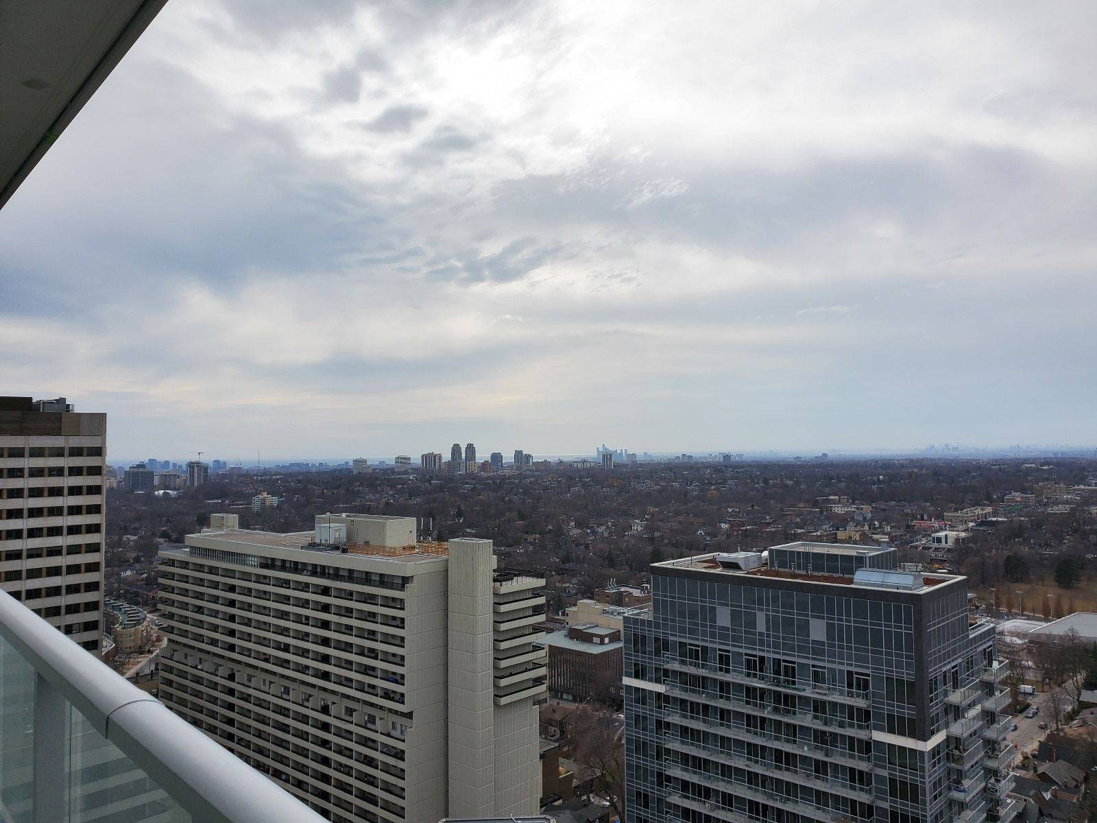 33 Helendale AVE #2411, Toronto C03, ON M4R 0A4