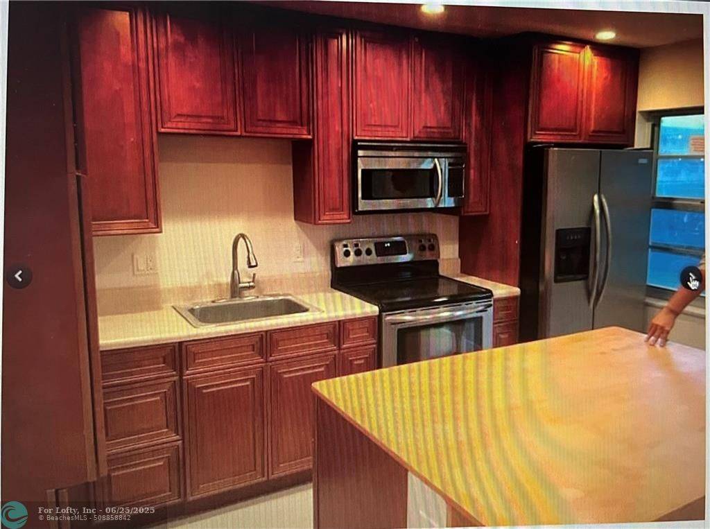 Fort Lauderdale, FL 33334,5150 NE 6th Ave #104