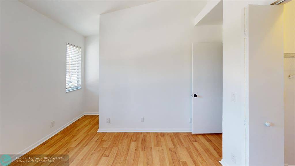 Pompano Beach, FL 33060,17 SW 3rd St #17