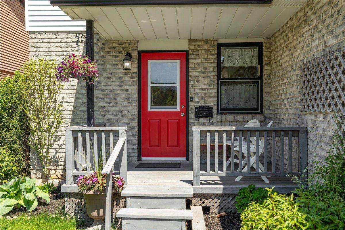 Milton, ON L9T 4L9,595 Holly AVE