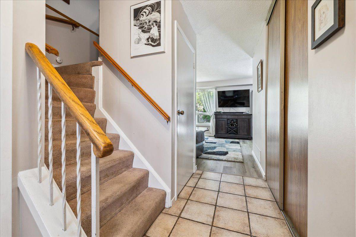 Milton, ON L9T 4L9,595 Holly AVE