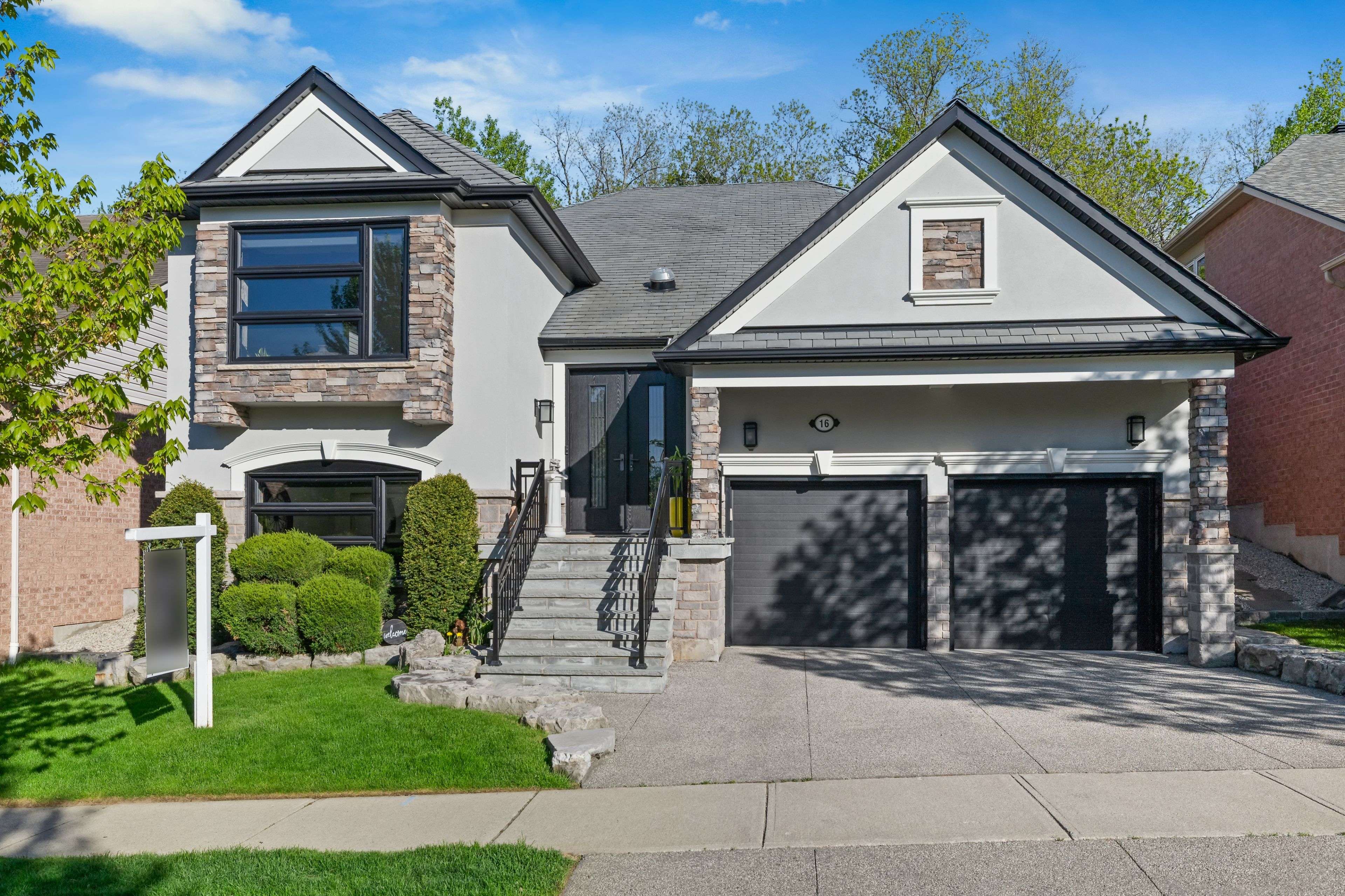 16 Arborglen DR, Halton Hills, ON L7G 6L2